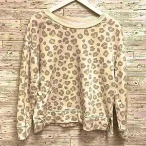 Cozy Animal Print sweatshirt size Large